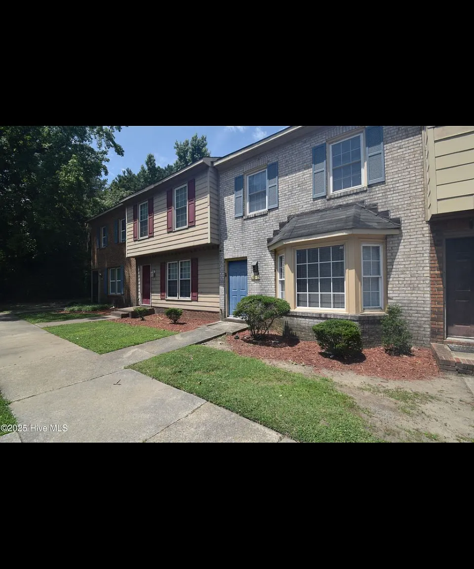 110 Concord Dr — Photo 1