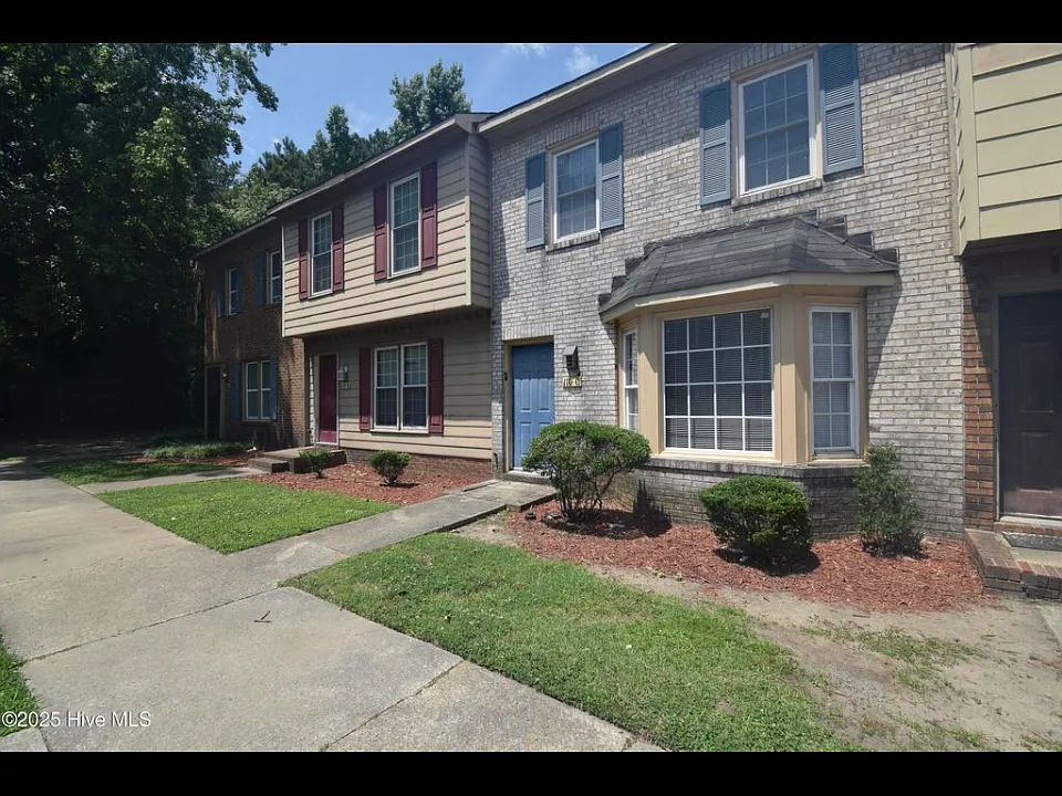 110 Concord Dr #C