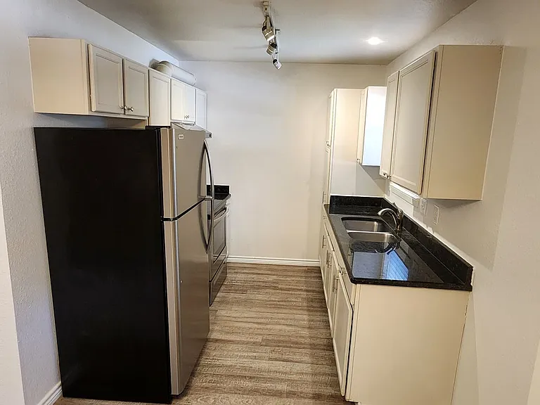 215 Eleanor Ave — Photo 21