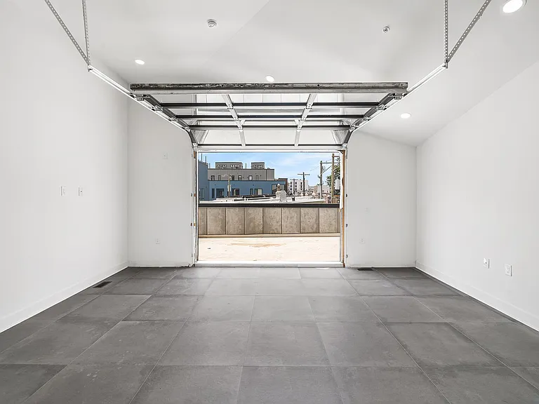 1772 N Front St #3 — Photo 32