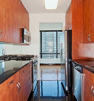 2nd image of 420 E 61st St APT 5F
