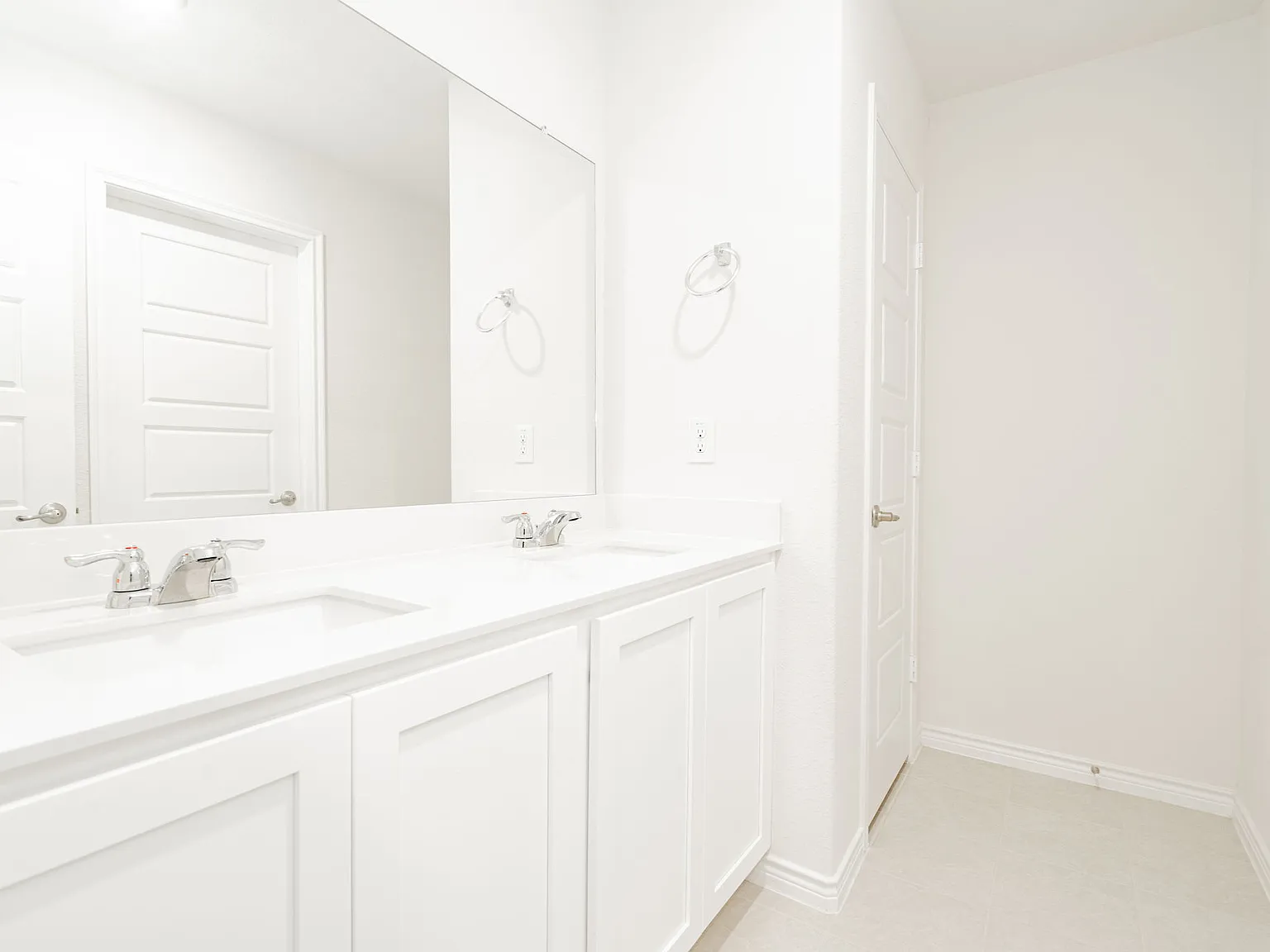 4 bed, 2192 sqft, $2,500 — Photo 2