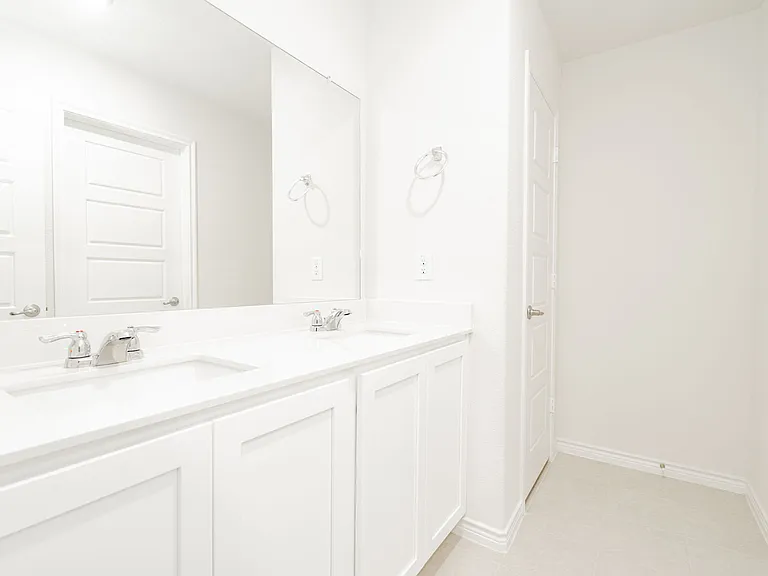 555 Delaware Rd — Photo 2