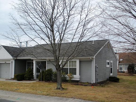 2nd image of 1074B Buckingham Dr