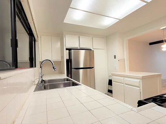 5th image of 608 Hawthorne St APT B