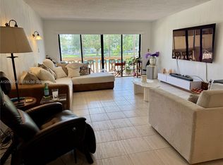 800 NE 195th St APT 110, Miami, FL 33179