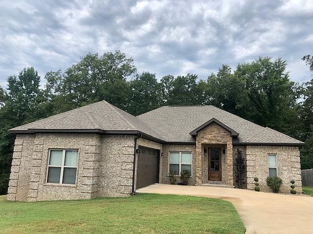 1st image of 60 Woodlands Cir