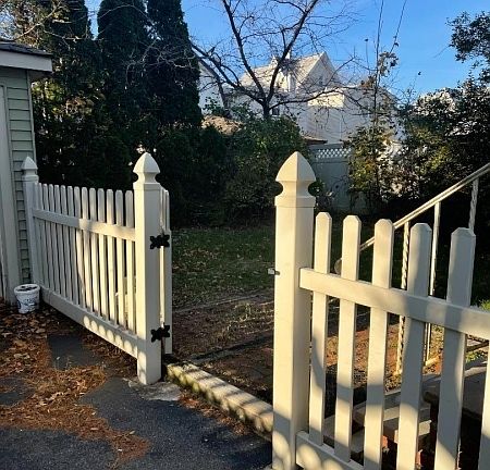 3rd image of 41 Forest St