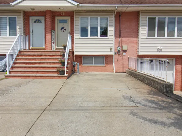 29 Poplar Ave, Staten Island, NY 10309