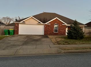 656 Woodland St, Centerton, AR 72719