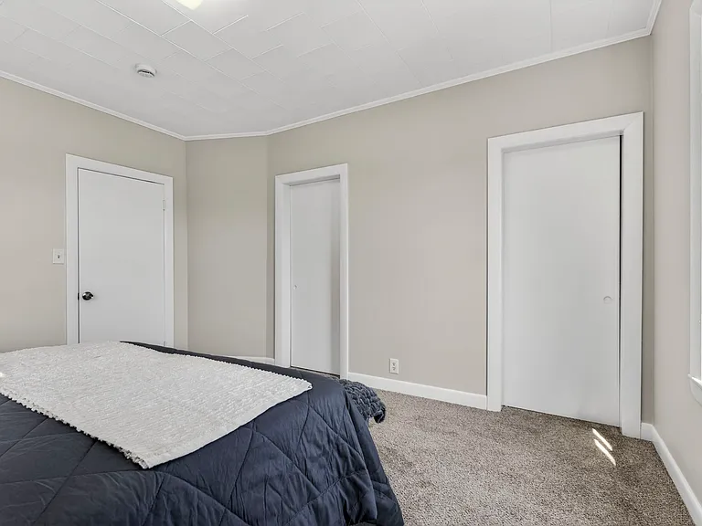 318 Charles St #2 — Photo 8