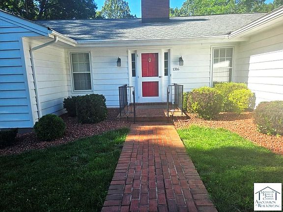 3rd image of 1316 Valley View Rd