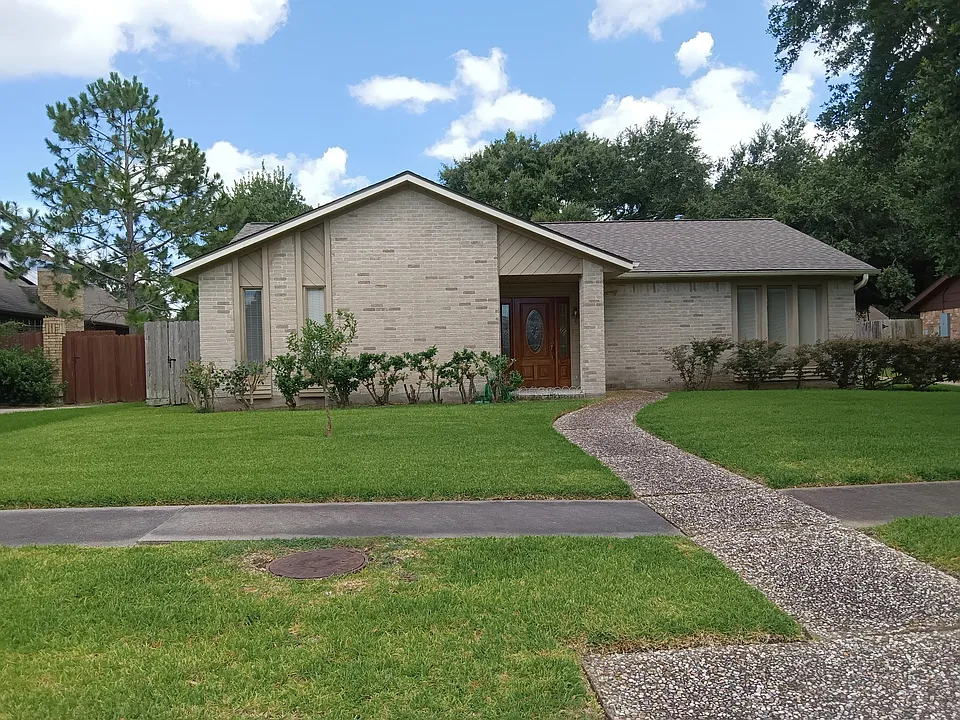16306 Shady Elms Dr