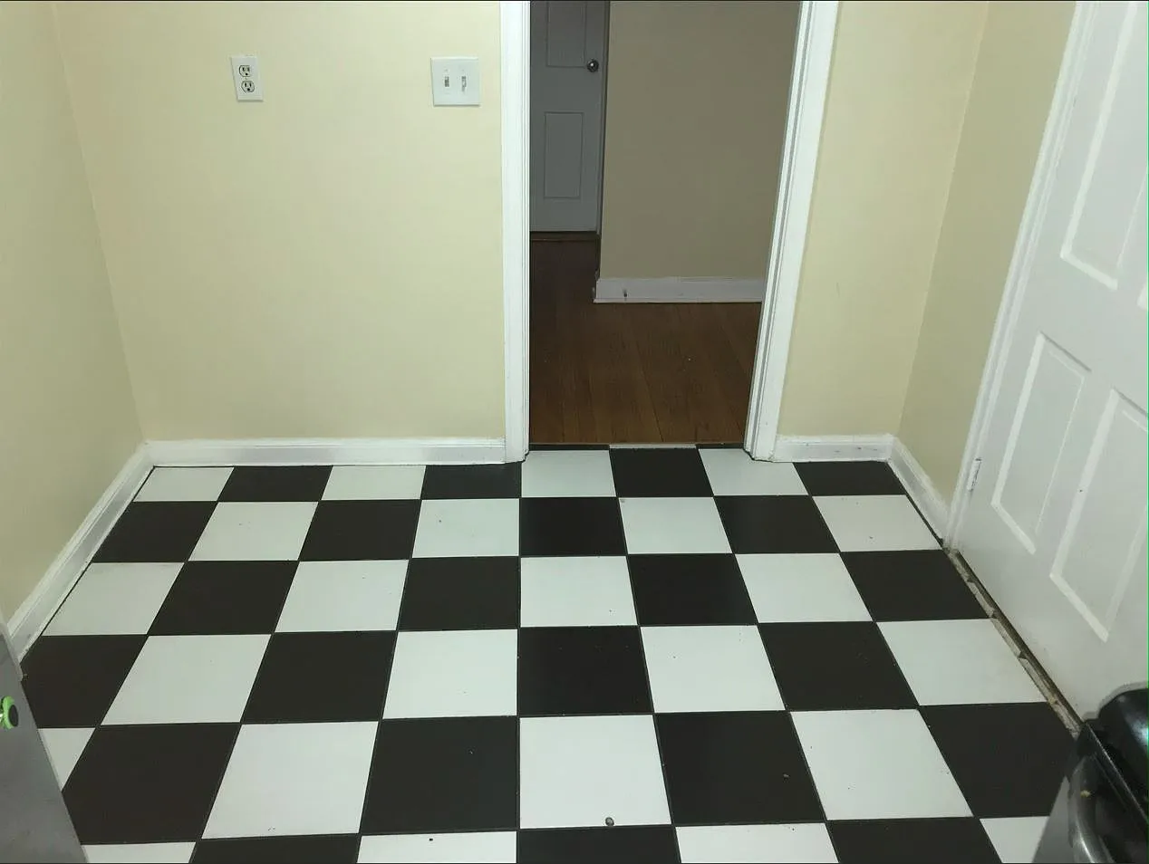 877 Farmington Ave — Photo 3