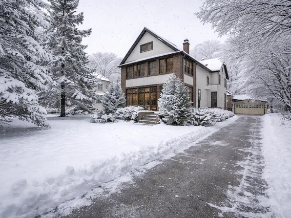 911 8th St S, Fargo, ND 58103