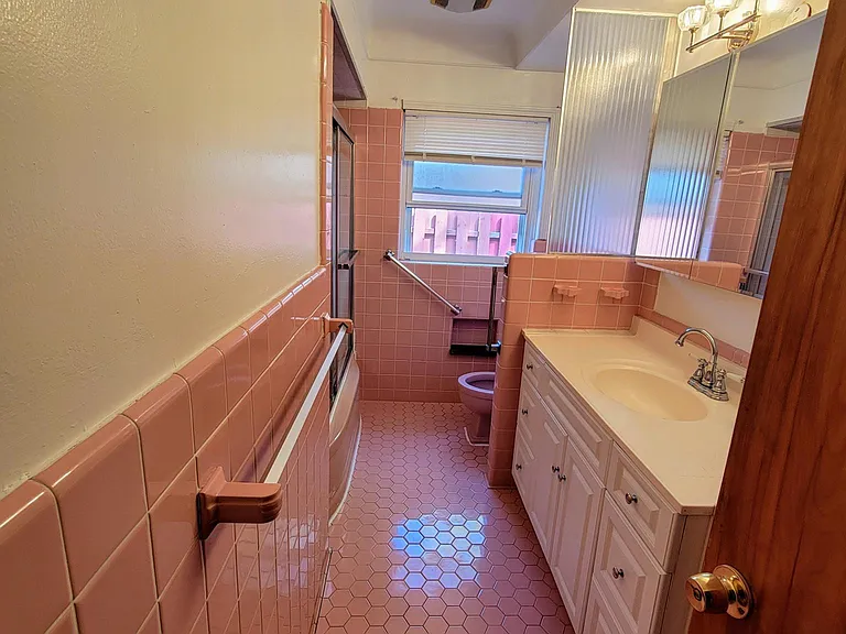 19801 Edmunton St — Photo 14