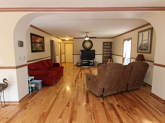 3rd image of 327 Houser Ln