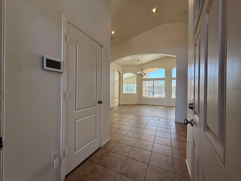 8202 S 47th Ave — Photo 4
