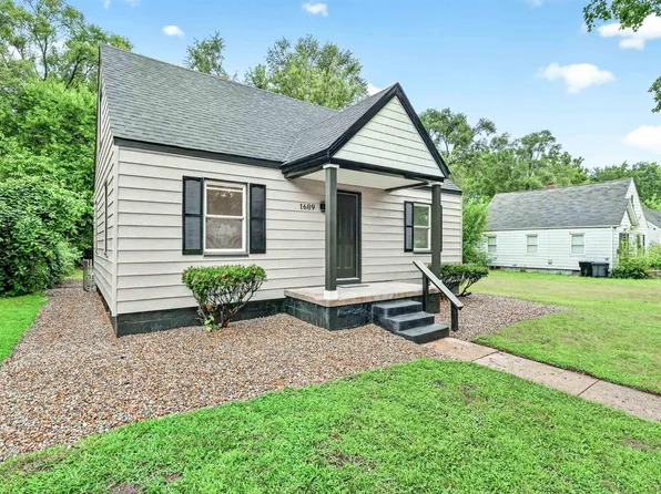 1609 N Brookfield St, South Bend, IN 46628