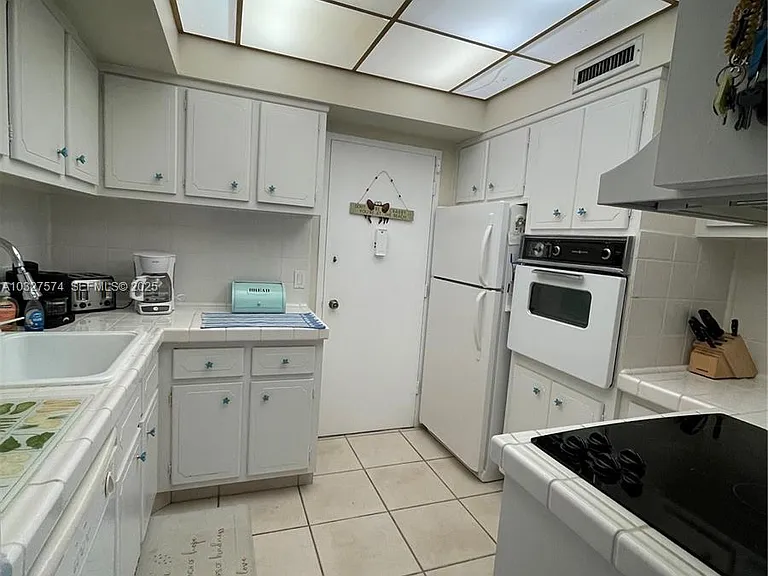3505 S Ocean Dr #921 — Photo 2