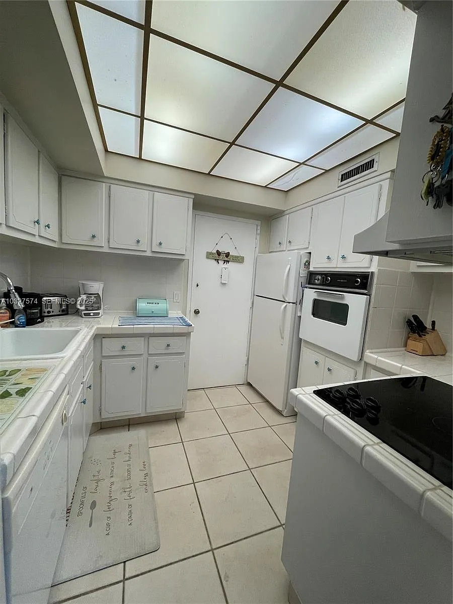 Building Photo - 3505 S Ocean Dr #921