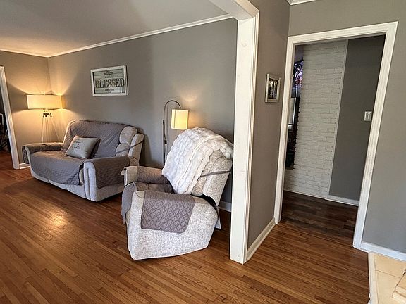4th image of 120 Robinhood Dr