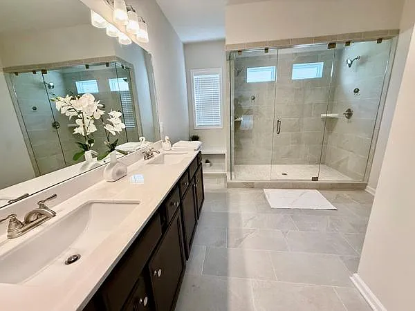 Room 4 Bathroom