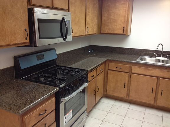 4th image of 1745 Los Feliz Dr APT 4