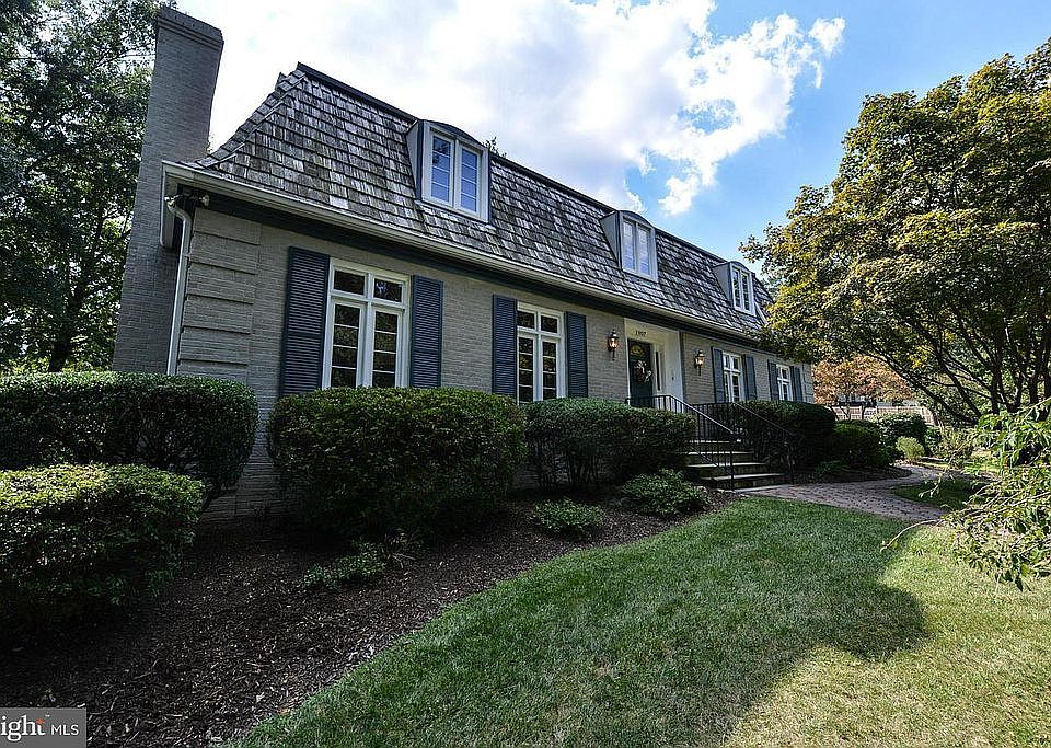 2nd image of 1907 Windmill Ln