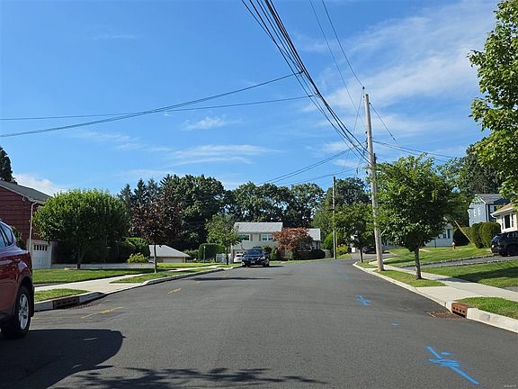 4th image of 10 Homestead St