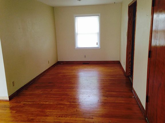 3rd image of 2900 Love Ave NW