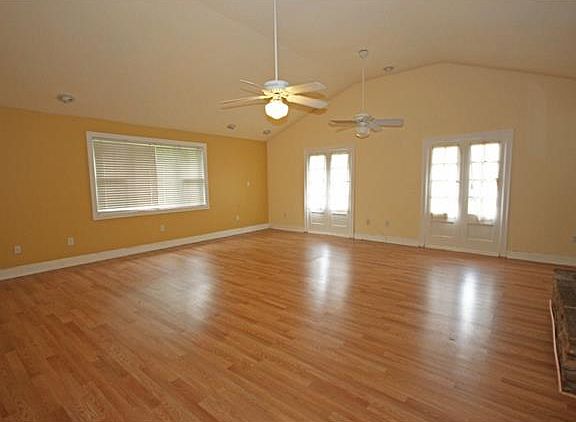 5th image of 503 Westchester St