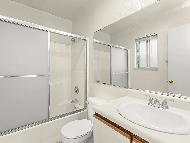 Redwood Creek Villas — Photo 9
