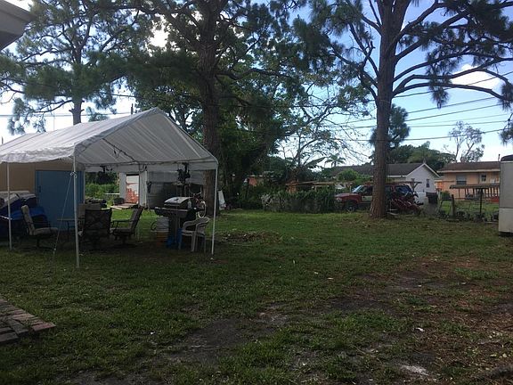 3rd image of 921 S Lake Dr