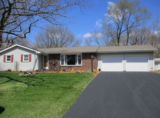 1698 Quail Dr, Saint Anne, IL 60964