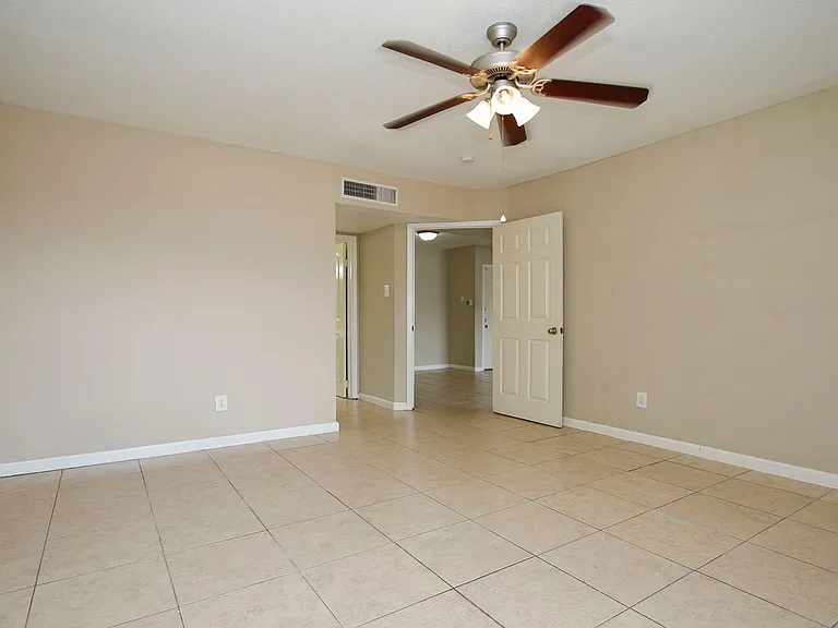 2822 S Bartell Dr #H6 — Photo 20