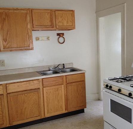 3rd image of 1104 N Parker Ave