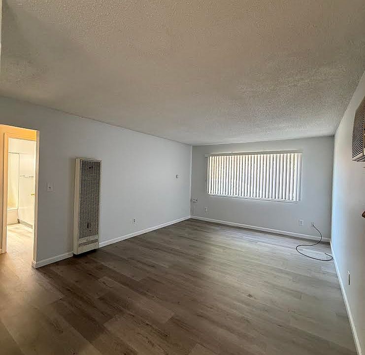 1st image of 2940 31st St
