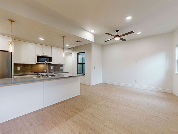 4th image of 1465 Clay St #1