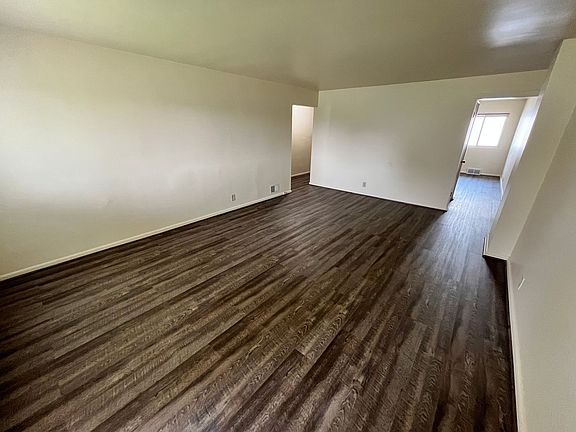 2nd image of 2612 Henry Ave #2610
