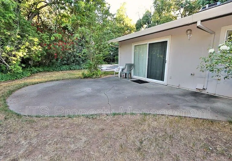 1060 Sand Bar Cir — Photo 24