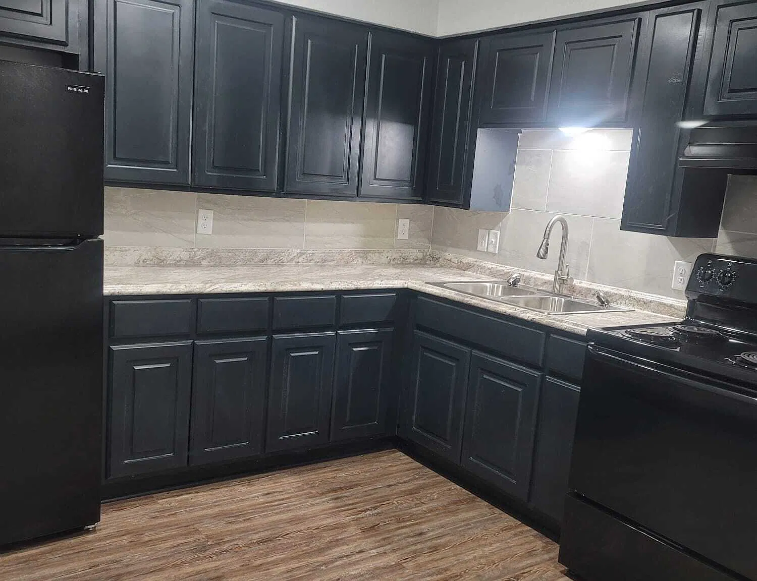Harding Manor Apartments — Photo 1