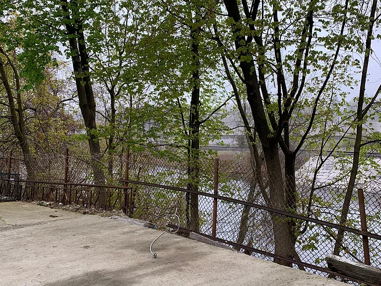 Pershing Dr — Photo 16