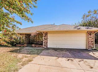 1712 N Lincoln Ave, Moore, OK 73160