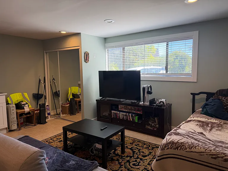 Middlefield Dr — Photo 14