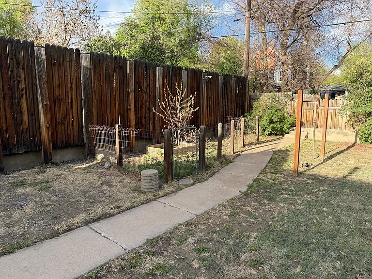 227 N Institute St — Photo 4