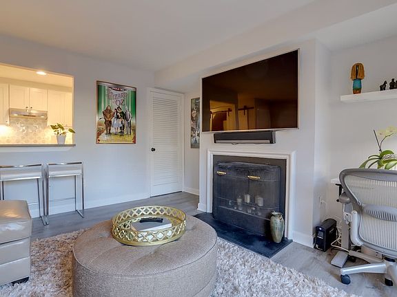 5th image of 1240 C St SE #B