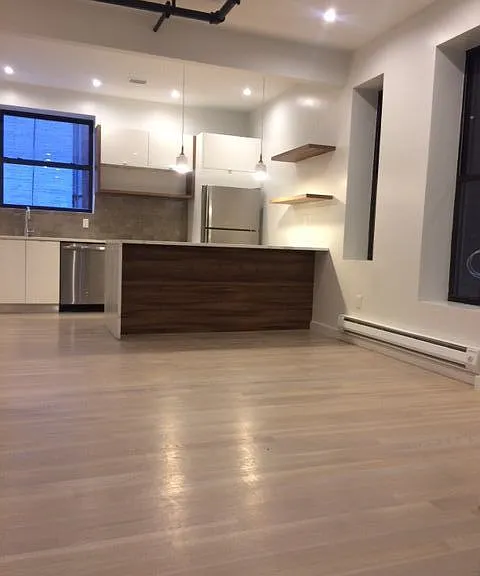 283 7th Ave #304 — Photo 2