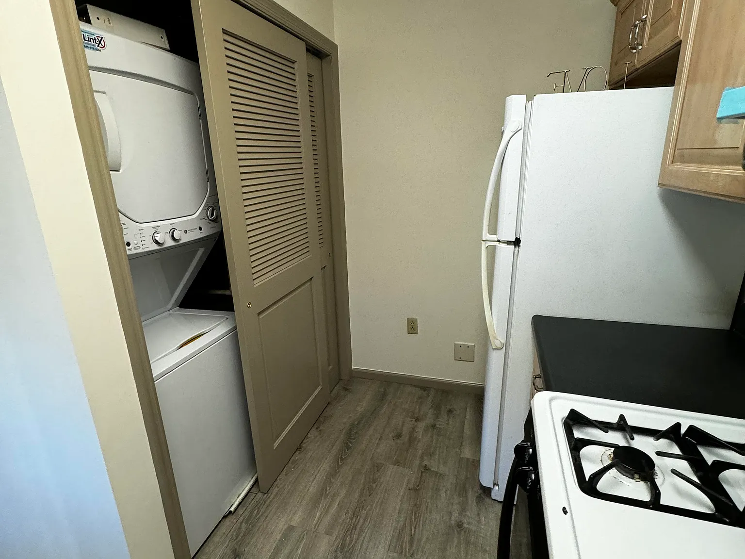 2 bed, 1.5 bath, 980 sqft, $2,250 — Photo 2
