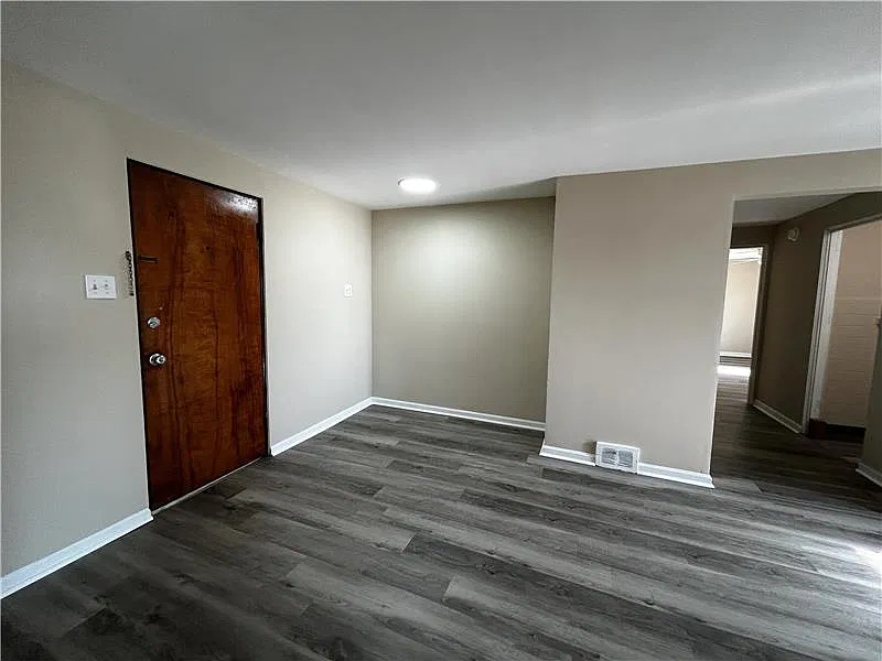 2 bed, $800 — Photo 2